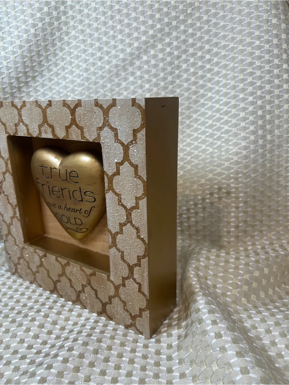 DEMDACO True Friends Have a Heart of Gold Shadow Box Wall Decor 2014